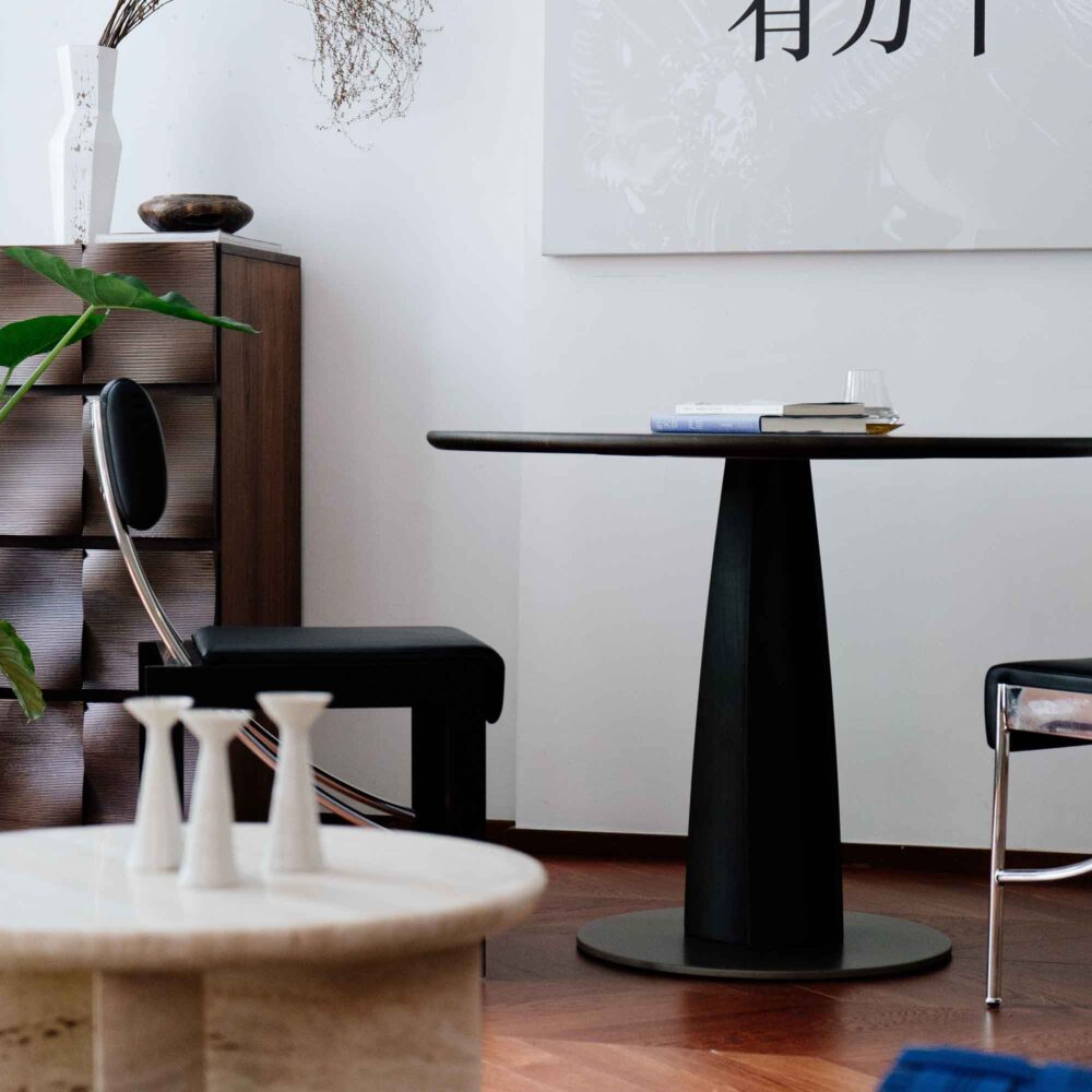 Accent Chair – Retro-Inspired Contrast for Boutique Hospitality Spaces