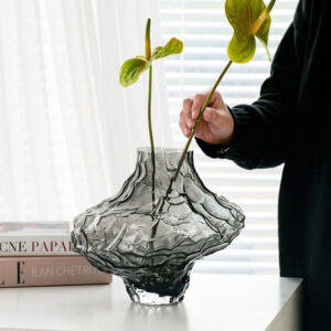 Modern TRANSP Glass vase