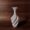 Vase de résine blanc de luxe minimaliste avec design torsadé imprimé en 3D