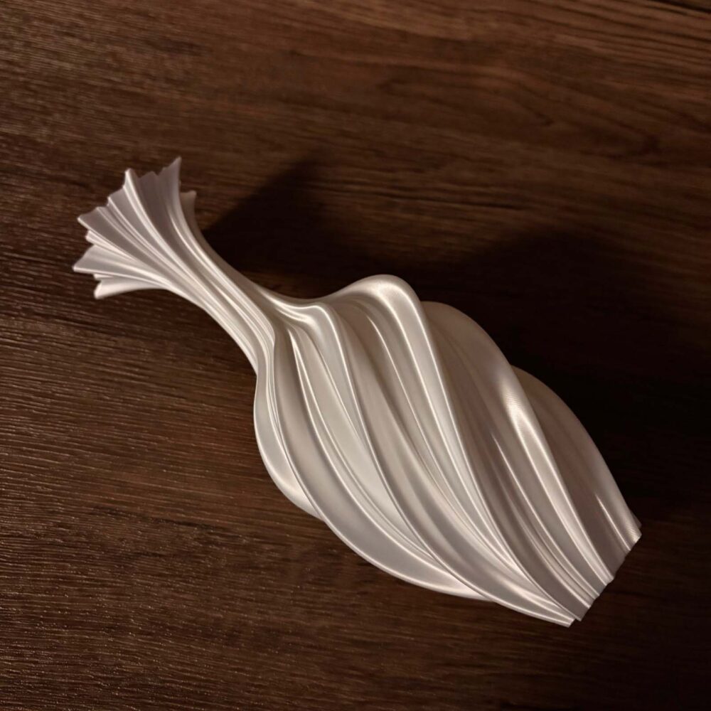 Modern decorative resin flower vase for home or office decor